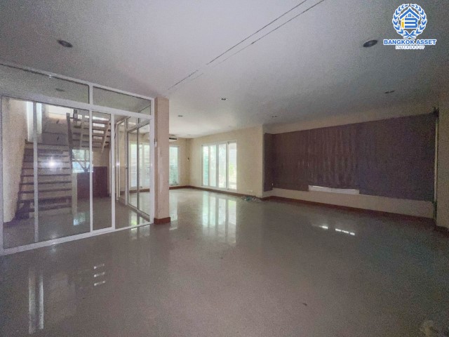 *****บ้านเดี่ยวมือสอง โซนนนทบุรี ม.คาซ่าแกรนด์ ชัยพฤกษ์-แจ้งวัฒนะ เนื้อที่กว้างขวางกว่า 77.40 ตร.ว. ฟังก์ชันครบครัน 3 ห้องนอน 2 ห้องน้ำ 2 ที่จอดรถ บ้านคุณภาพจากแบรนด์ Q.House พร้อมพื้นที่ใช้สอยมากกว่า 245 ตร.ม. ตอบโจทย์ทุกการเดินทางให้ง่ายดายยิ่งขึ้น บนทำเลใกล้รถไฟฟ้าสายอนาคตสายสีชมพู และจุดขึ้นทางด่วน "แจ้งวัฒนะ" จองด่วน!